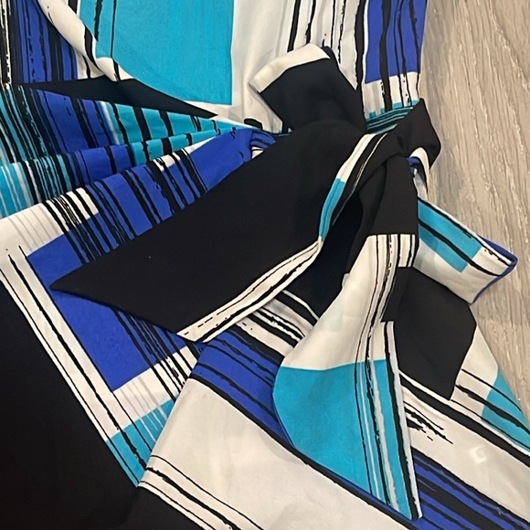 New York & Company Blouse size L - Picture 3 of 13